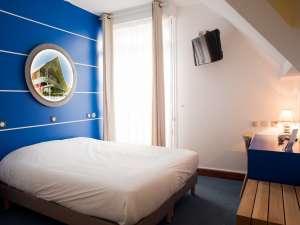 hotel Dauphin   LD 27