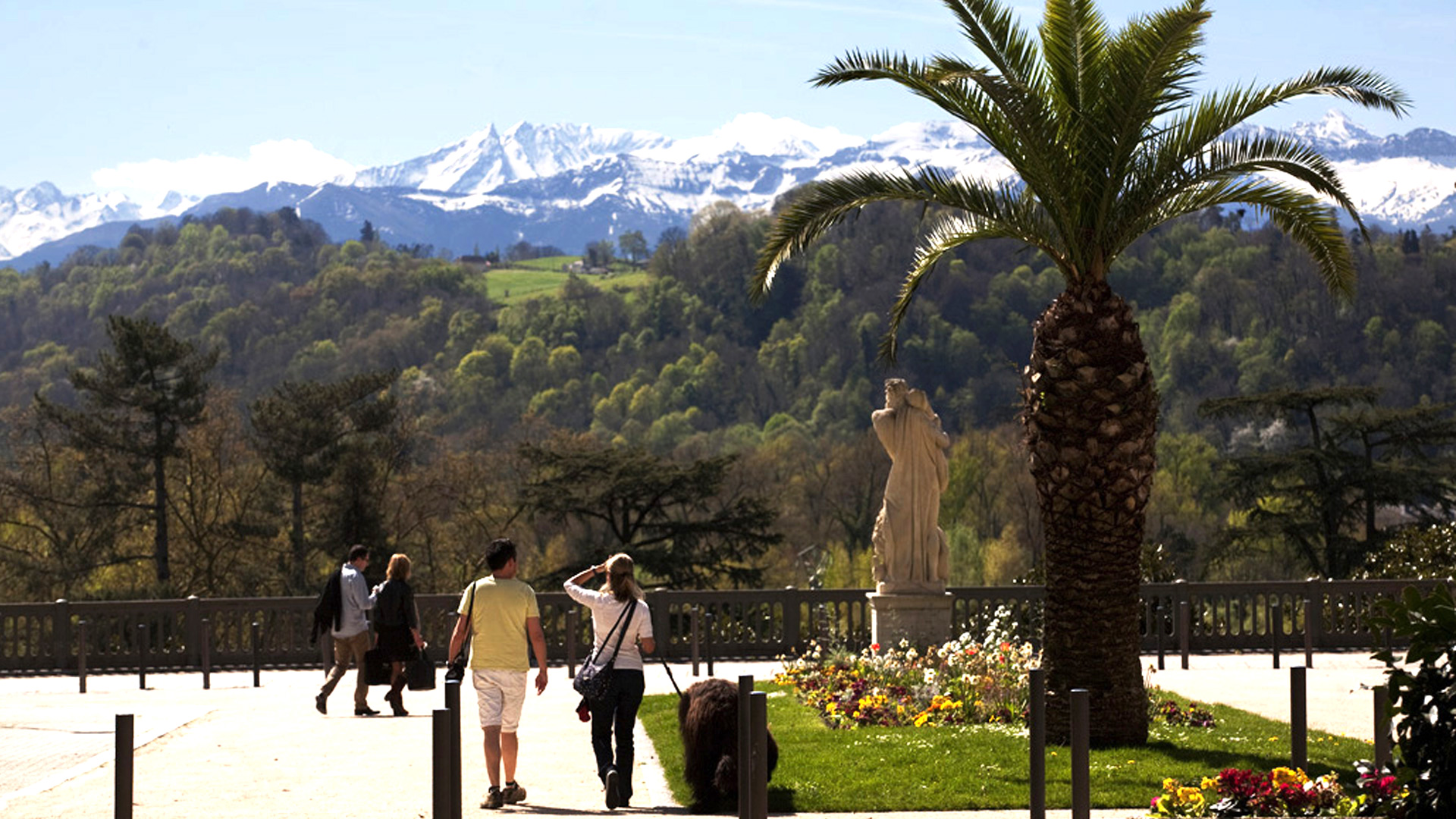 The Legendary Boulevard Des Pyrenees Hotel Le Roncevaux